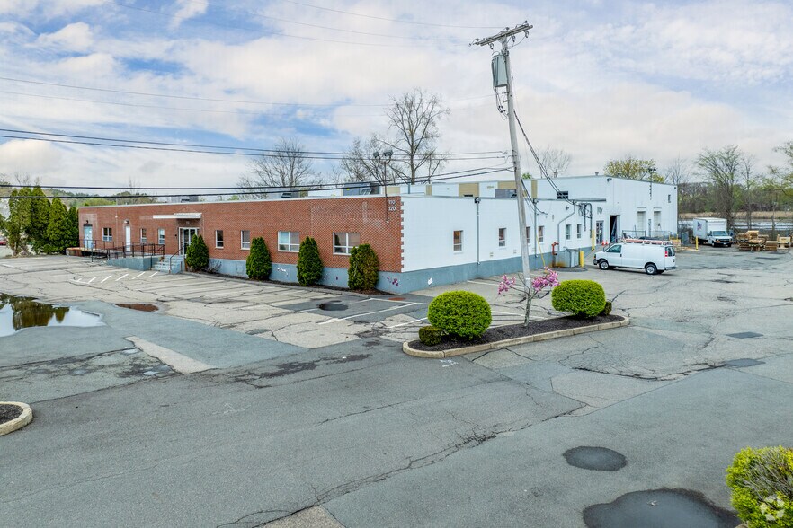 More Photos Of 110-120 Stergis Way, Dedham Research And Development For Lease