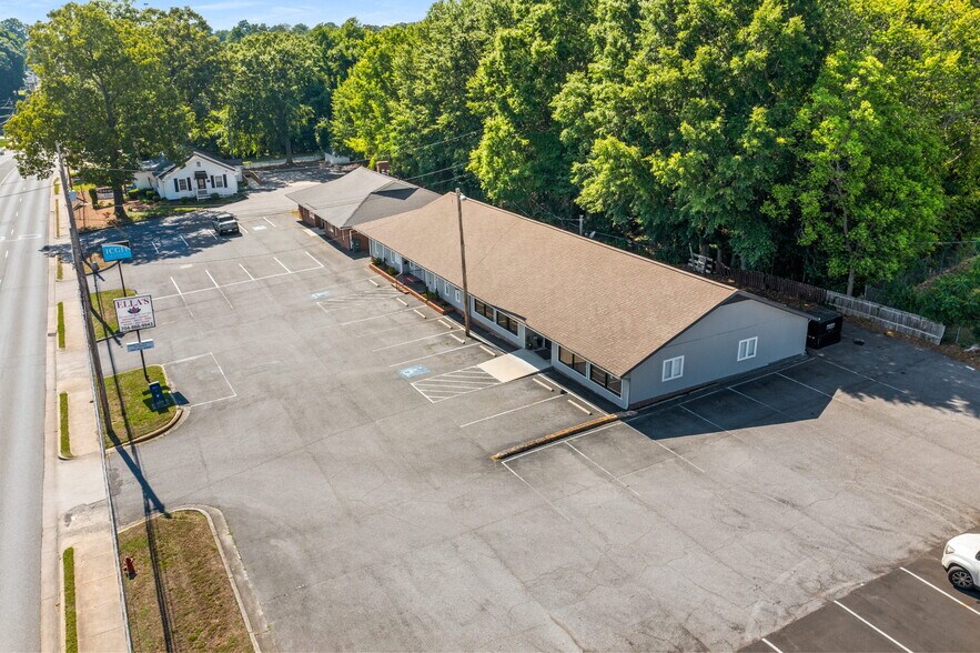 More Photos Of 910 E Garrison Blvd, Gastonia General Retail For Sale