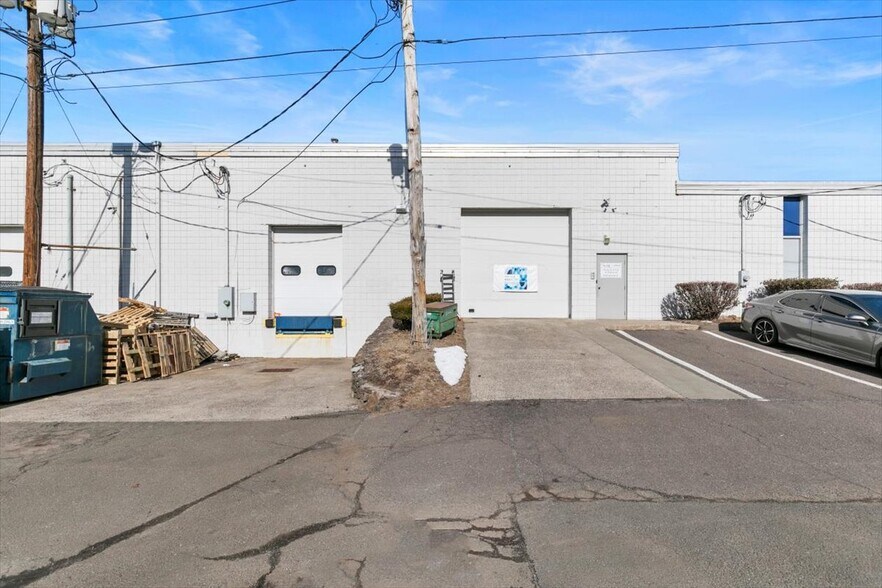 More Photos Of 118 Quinnipiac Ave, North Haven Warehouse For Lease