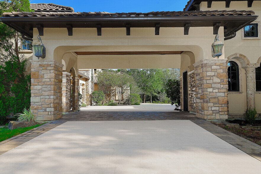 More Photos Of 28611 Blue Jack Ln, Magnolia Sports And Entertainment For Sale