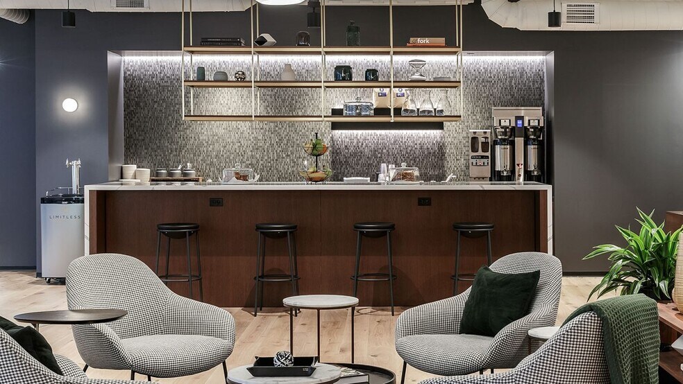 More Photos Of 500 W Madison St, Chicago Coworking Space
