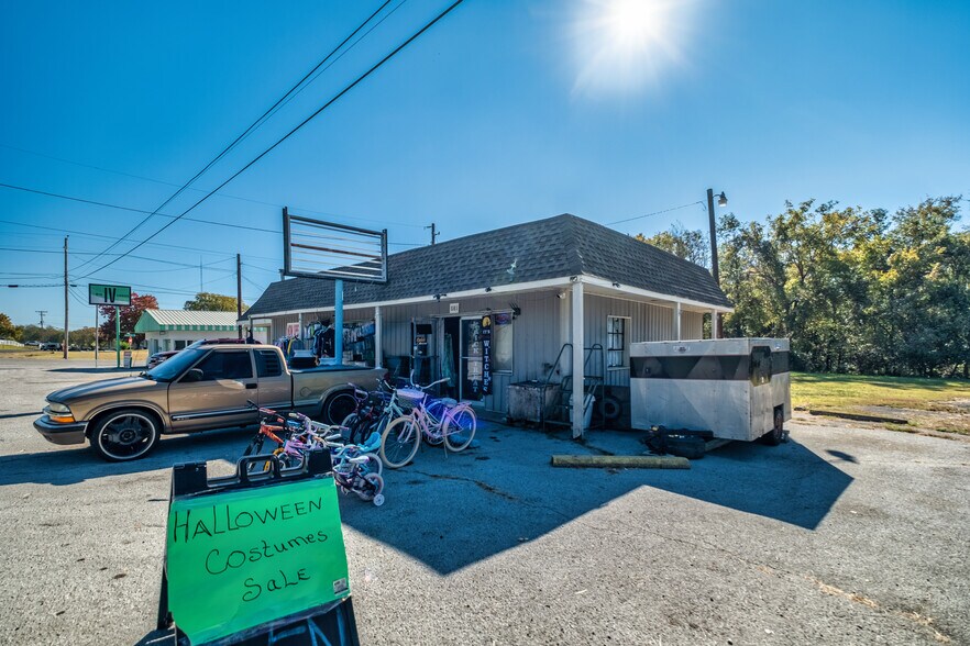 More Photos Of 561-563 McLean Ave, Hopkinsville Freestanding For Sale