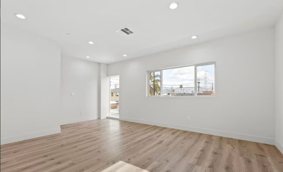 More Photos Of 6937 Simpson Ave, North Hollywood Apartments For Sale