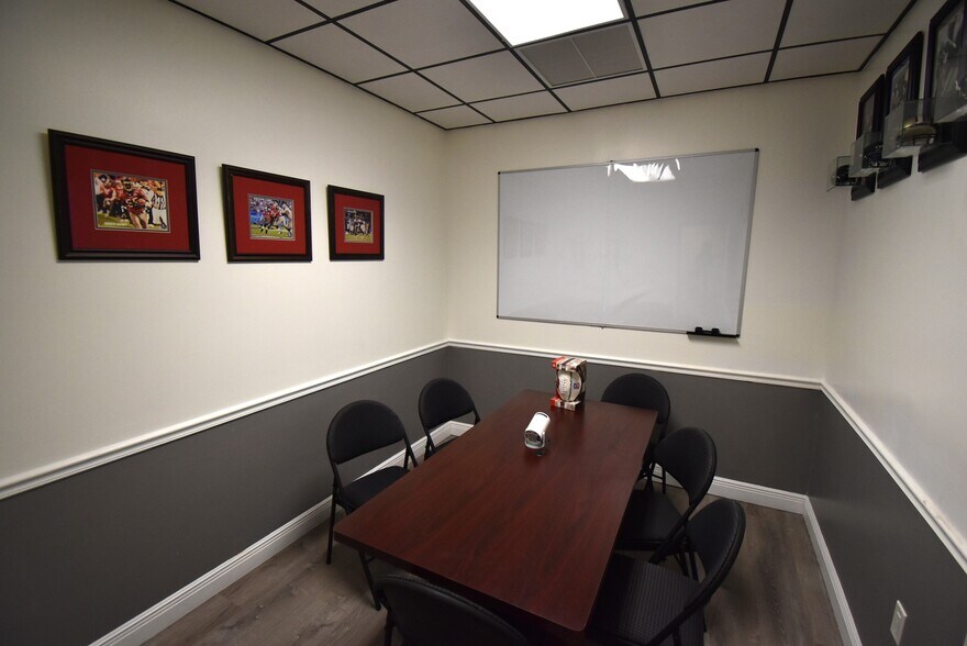 More Photos Of 701 21st St, Vero Beach General Retail For Lease