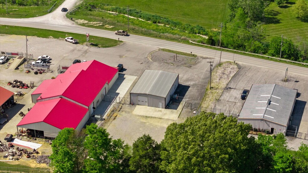 More Photos Of 505 Industrial Dr, Glasgow Flex For Sale