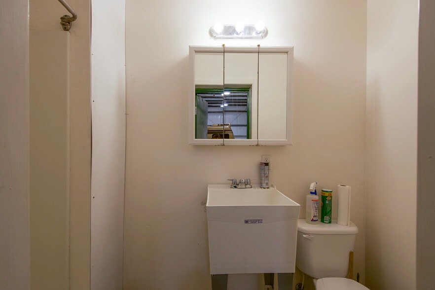 More Photos Of 191 Airport Rd, Port Townsend Airplane Hangar For Sale