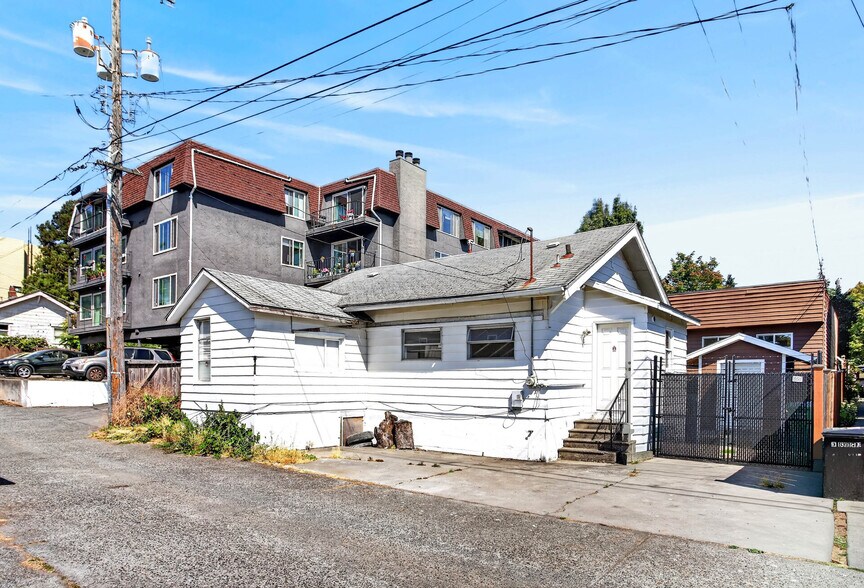 More Photos Of 5639 California Ave SW, Seattle Office For Sale