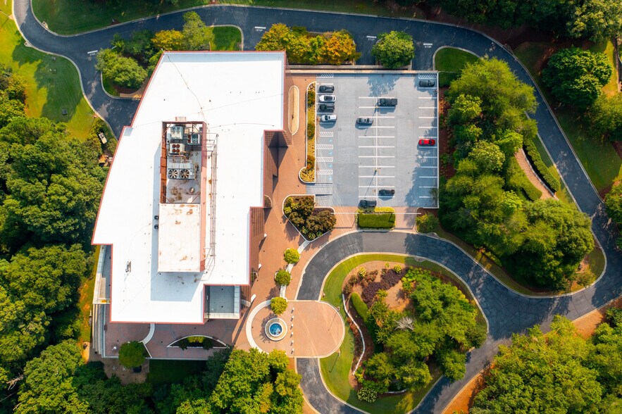 More Photos Of 9040 Roswell Rd, Atlanta Office For Lease