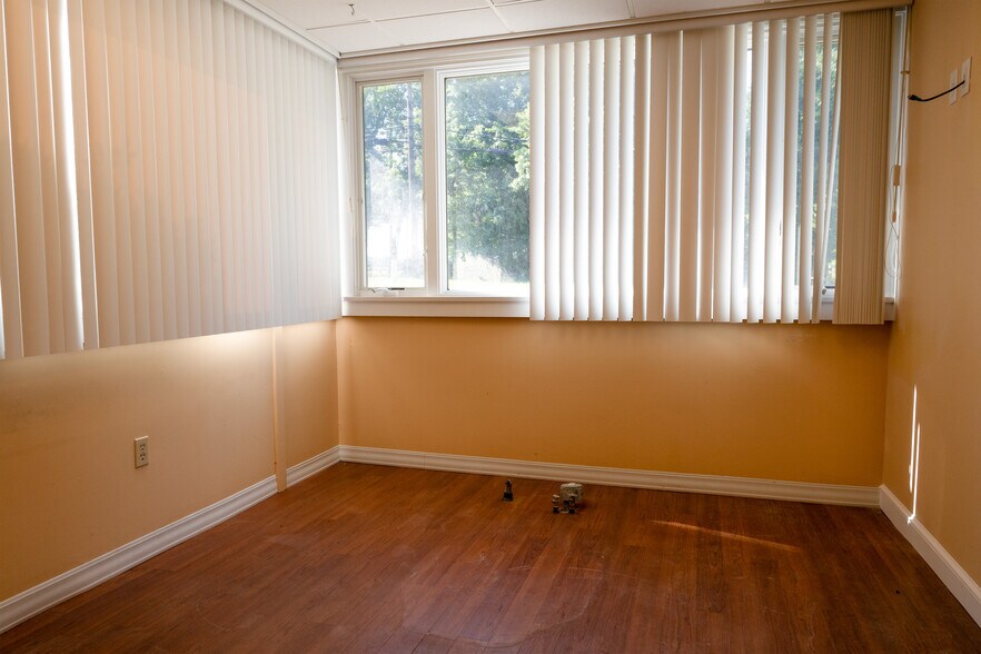 More Photos Of 435 Furnace St, Marshfield Medical For Sale