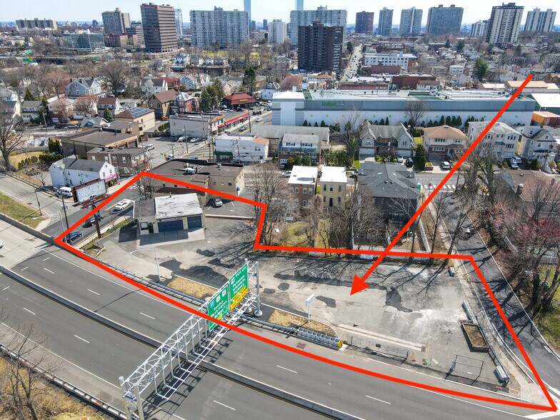 More Photos Of 1696 Bergen Tpke, Fort Lee Auto Dealership For Sale