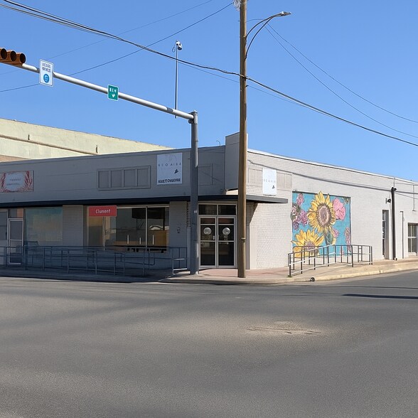 More Photos Of 100 E Sealy Ave, Monahans General Retail For Sale