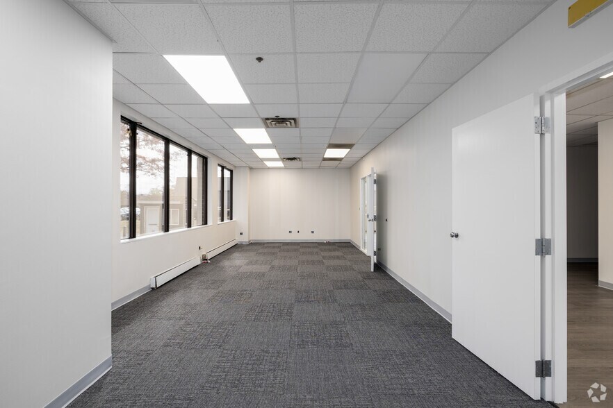 More Photos Of 150 Rittenhouse Cir, Bristol Warehouse For Lease