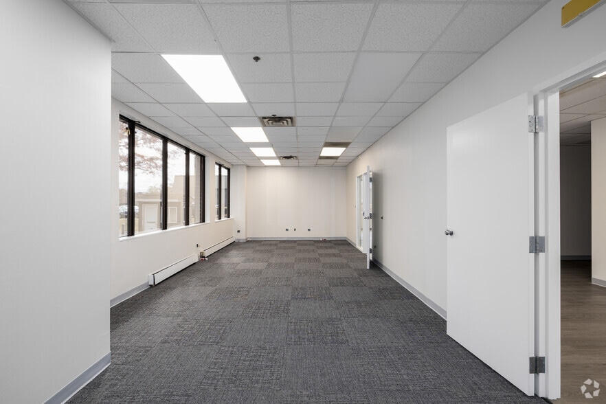 More Photos Of 150 Rittenhouse Cir, Bristol Warehouse For Lease