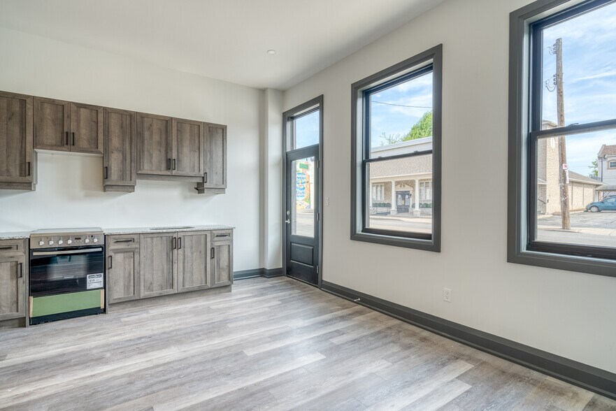 More Photos Of 52 Barton St E, Hamilton Storefront Retail Residential For Sale