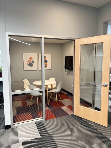 More Photos Of 2002 Madison St, Everett Coworking Space