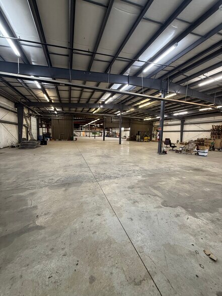More Photos Of 38 Bruce Cres, Carleton Place Warehouse For Lease