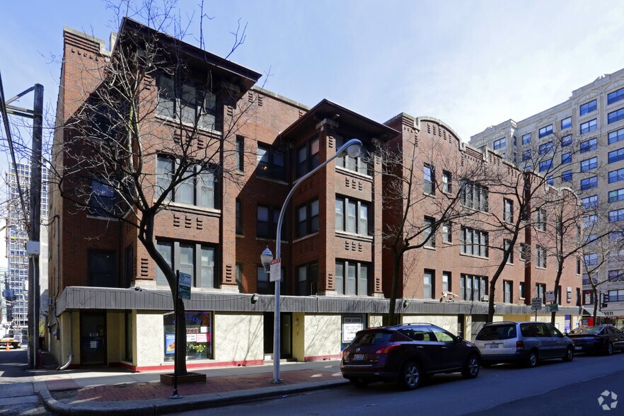 More Photos Of 2811 N Pine Grove Ave, Chicago Apartments For Lease