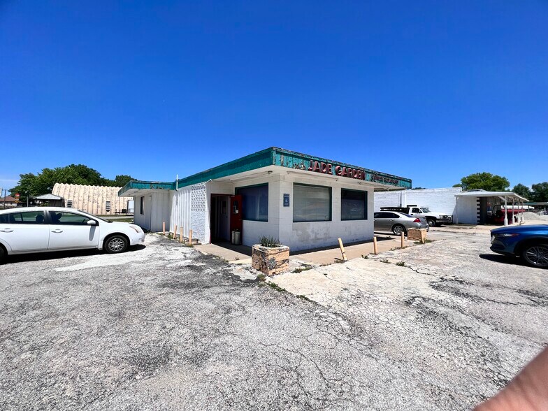 More Photos Of 6 Market St, Osage City Freestanding For Sale