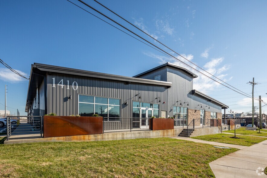 More Photos Of 5022-5026 Centennial Blvd, Nashville Unknown For Lease