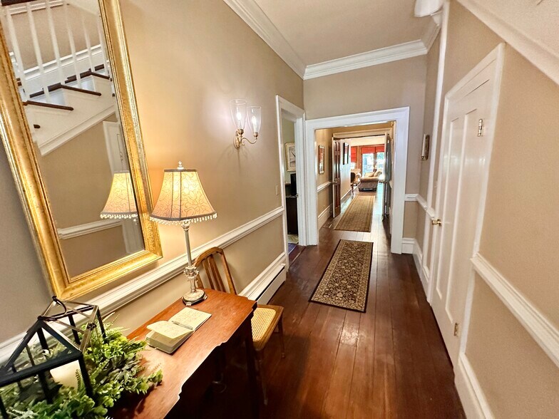More Photos Of 615 College St, Clinton Hotel For Sale
