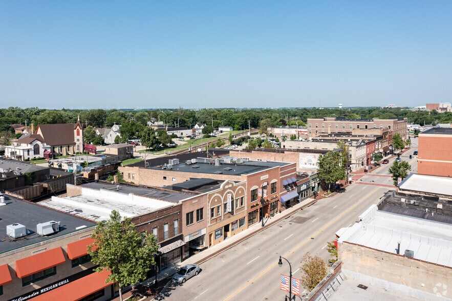 More Photos Of 106 E Lincoln Hwy, Dekalb Restaurant For Lease