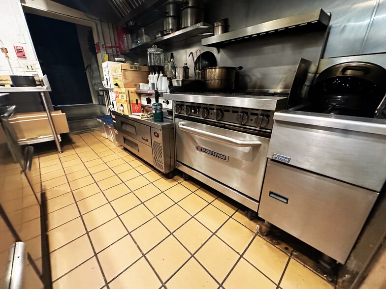 More Photos Of 355 Greenwich Ave, Greenwich Restaurant For Lease