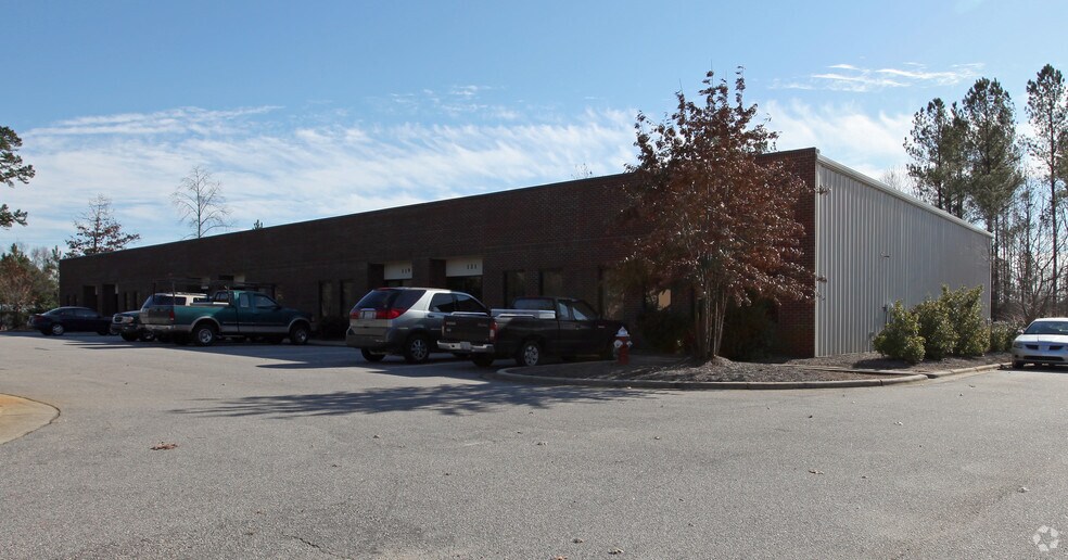More Photos Of 111-121 Thomas Mill Rd, Holly Springs Flex For Lease