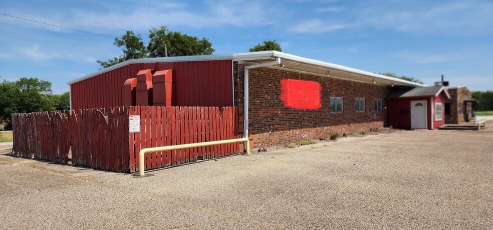 More Photos Of 701 N Martin Luther King Jr Hwy, Mexia Restaurant For Sale