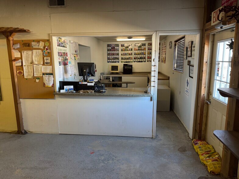 More Photos Of 1709 County Road 2200 E, Saint Joseph Warehouse For Sale