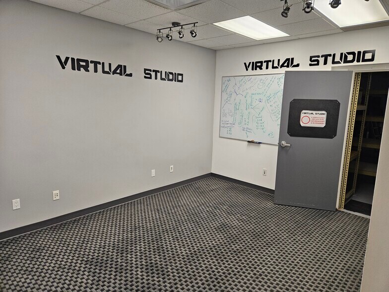 More Photos Of 9323-9333 37th Ave NW, Edmonton Flex For Lease