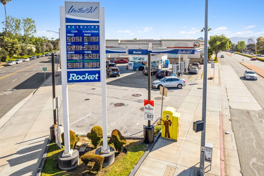 More Photos Of 1118 N Glendale Ave, Glendale Service Station For Sale