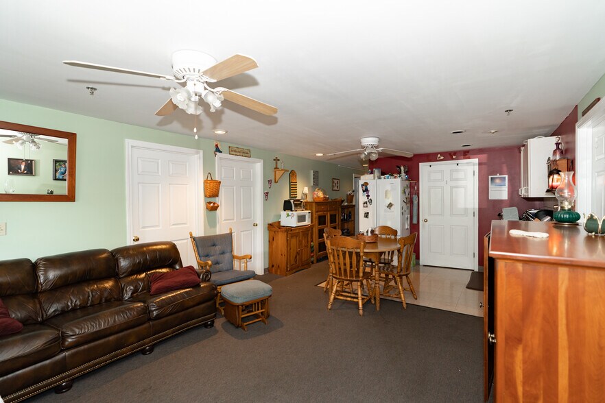 More Photos Of 8 Jennifer Dr, Merrimack Flex For Sale