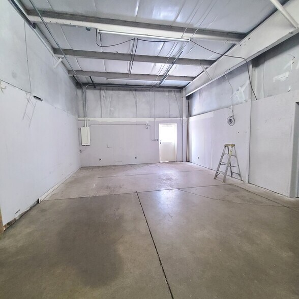 More Photos Of 426-434 Council Dr, Fort Wayne Manufacturing For Lease