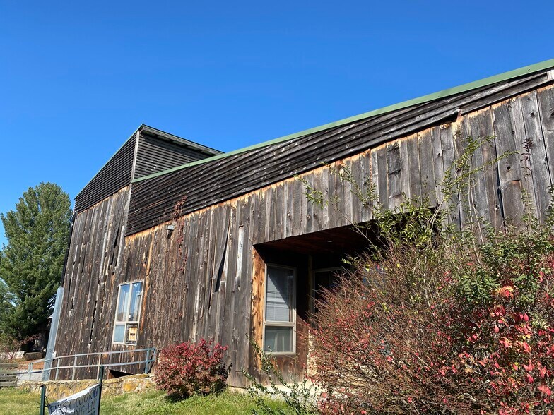 More Photos Of 3712 S Main St, Blacksburg Loft Creative Space For Sale