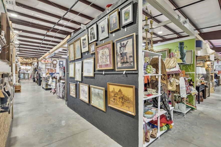 More Photos Of 2120 Old Highway 431 S, Greenbrier Freestanding For Sale