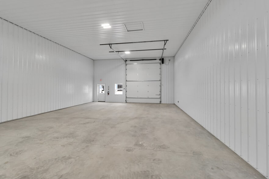 More Photos Of 800 Eastport Dr, Lancaster Unknown For Lease