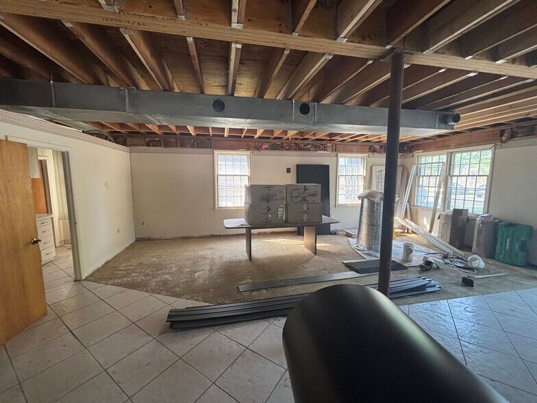 More Photos Of 510 S Burnt Mill Rd, Voorhees Office For Lease