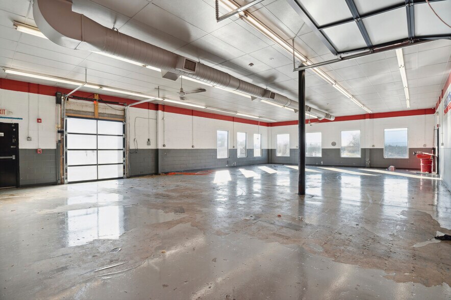 More Photos Of 101 Greenbank Rd, Wilmington Freestanding For Lease