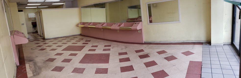 More Photos Of 7858 Santa Monica Blvd, West Hollywood Storefront For Lease