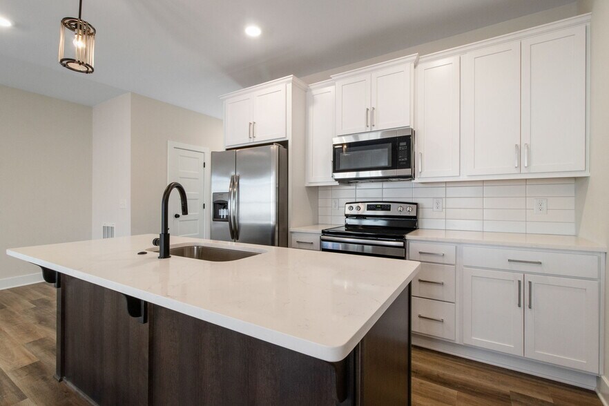 More Photos Of 160 Excell Rd, Clarksville Apartments For Sale