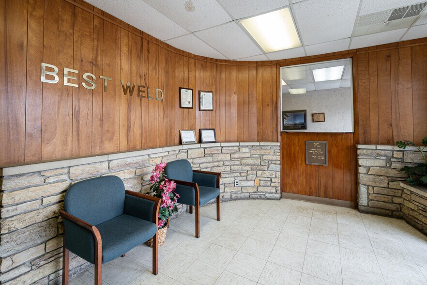 More Photos Of 1315 W 18th St, Anderson Warehouse For Sale