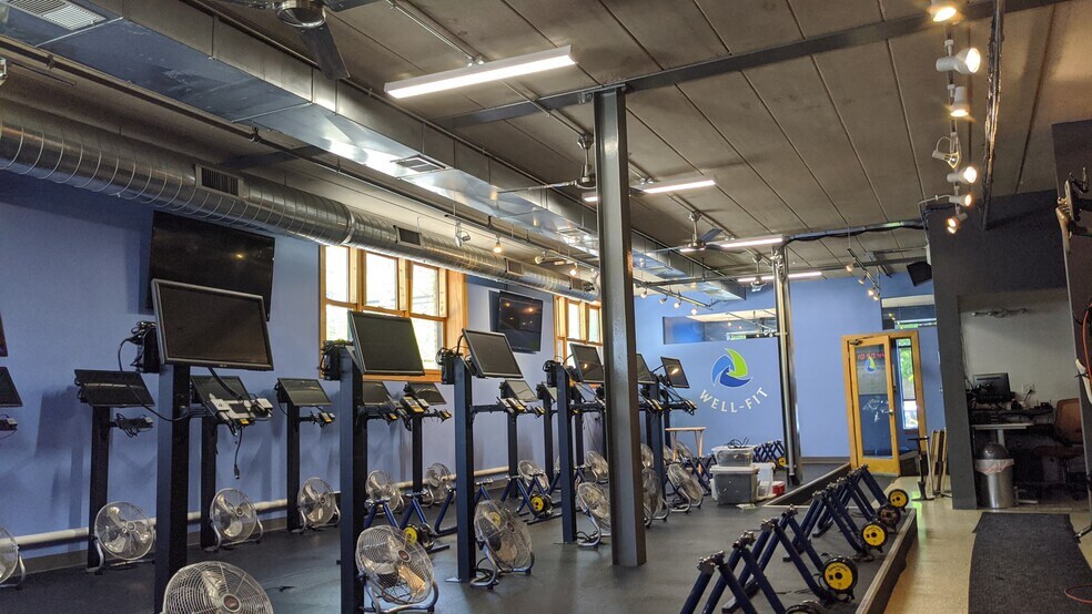 More Photos Of 1700 W Hubbard St, Chicago Light Distribution For Lease