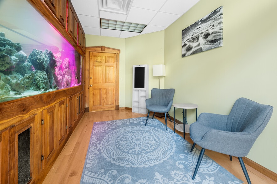 More Photos Of 132 Main St, Southington Bank For Lease