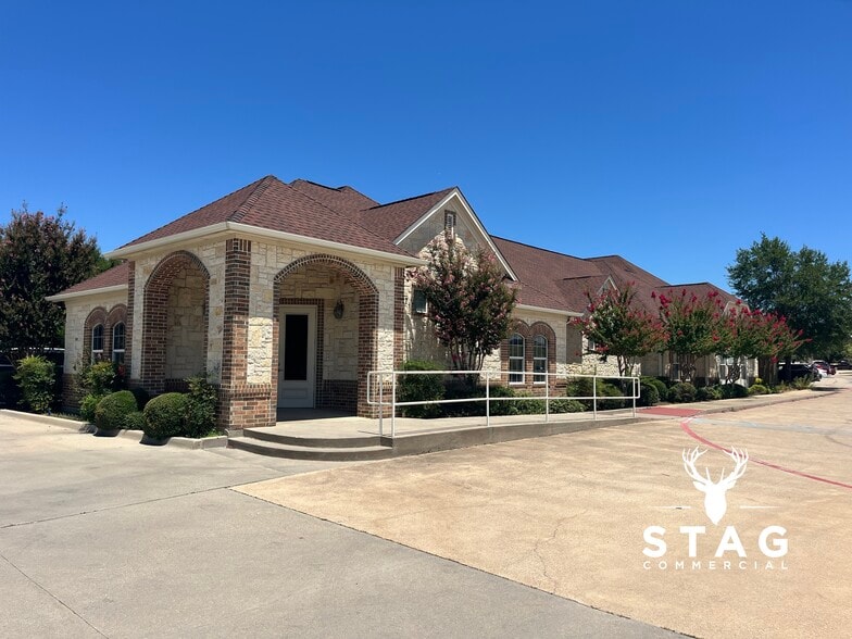 Primary Photo Of 3327 Colorado Blvd, Denton Medical For Lease