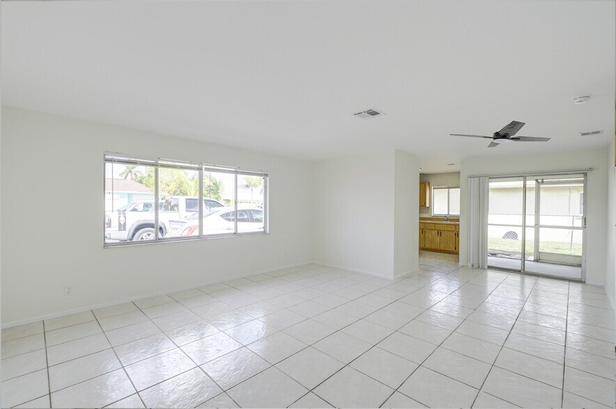 More Photos Of 937 SE 23rd Pl, Cape Coral Apartments For Sale