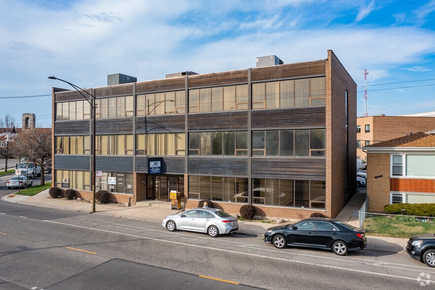 More Photos Of 5097 N Elston Ave, Chicago Medical For Lease