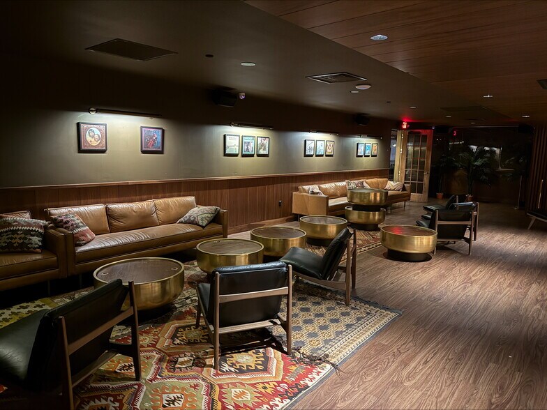 More Photos Of 110 E Riverside Dr, Austin Freestanding For Lease