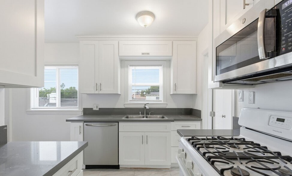 More Photos Of 2709 Santa Monica Blvd, Santa Monica Storefront Retail Residential For Sale