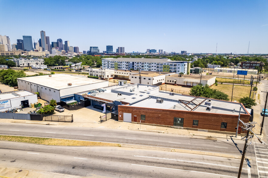 Primary Photo Of 1916 Botham Jean Blvd, Dallas Showroom For Sale