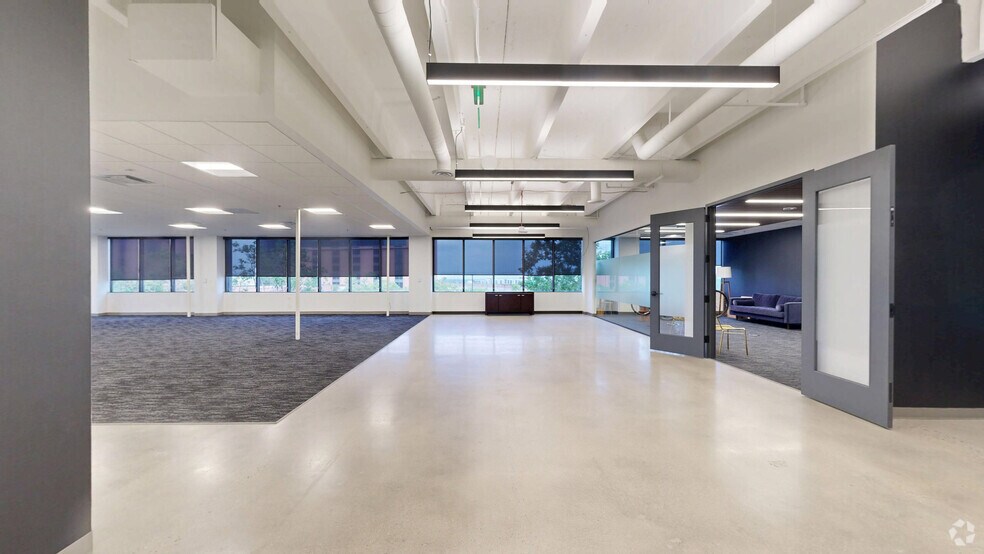 Primary Photo Of 3151 S Vaughn Way, Aurora Office For Lease